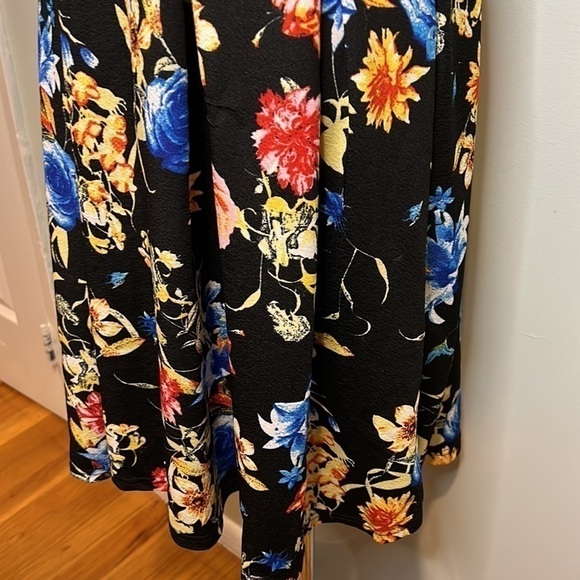 Women’s Floral Dress - Picture 6 of 17